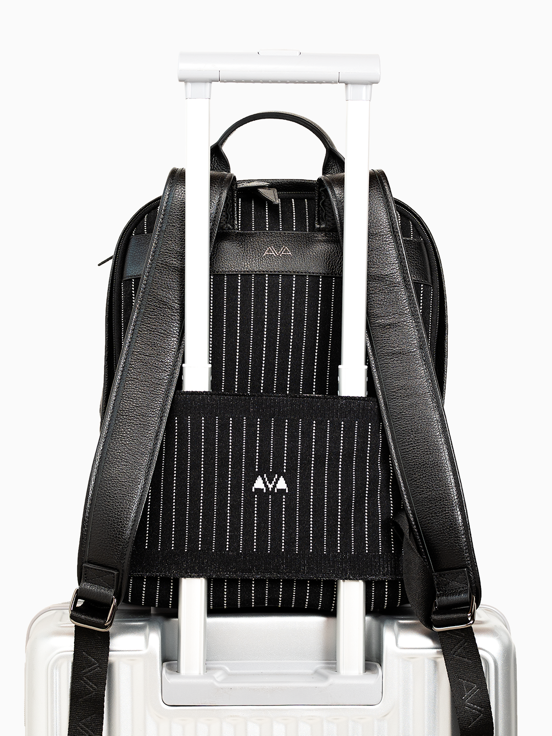 Mochila Ava Rute Preta estampa Risca de Giz
