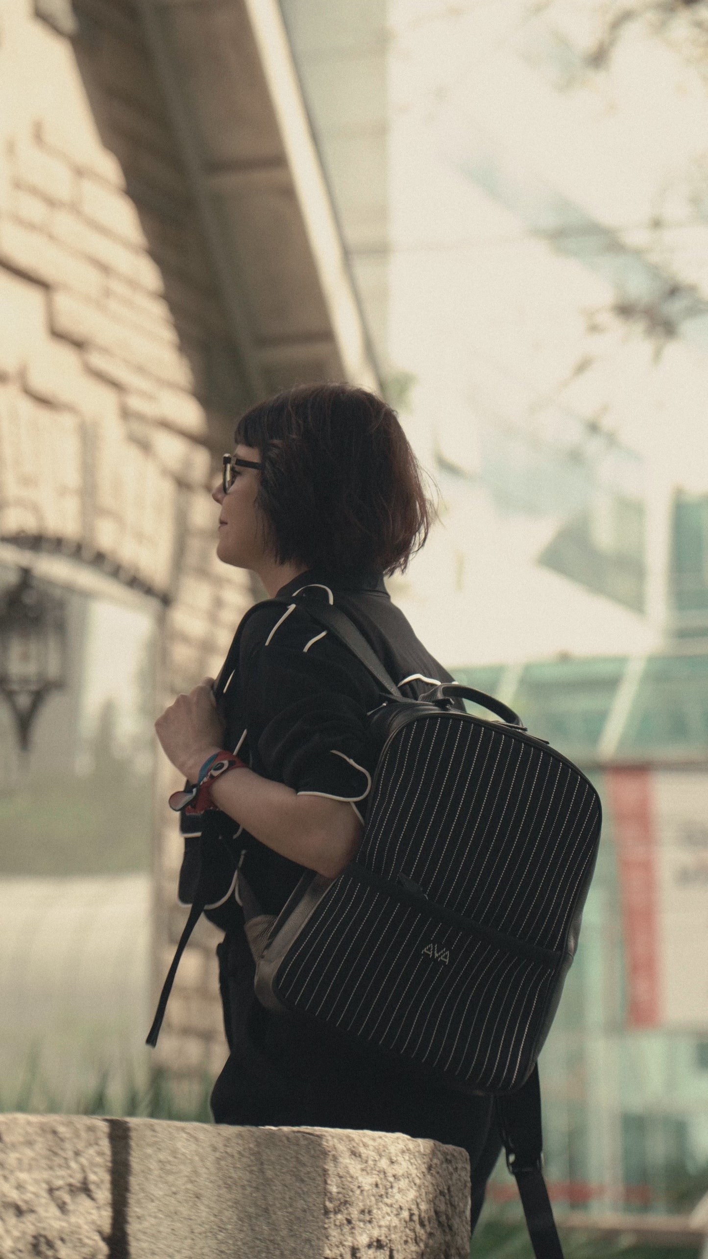 Mochila Ava Rute Preta estampa Risca de Giz